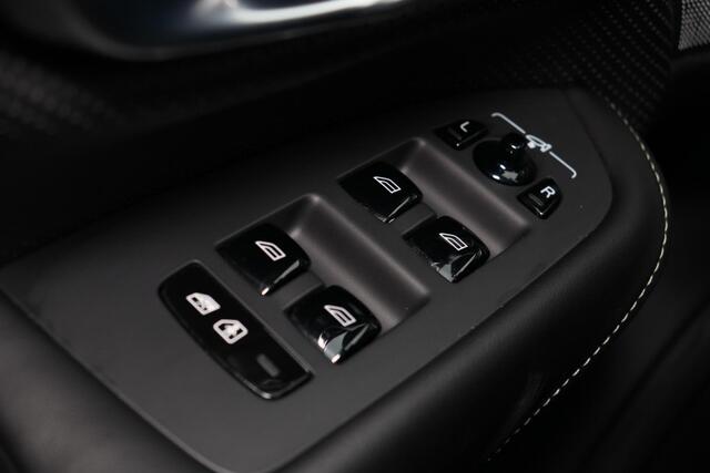 Volvo XC90 T8 Recharge AWD Ultimate Dark - Luchtvering - Panorama/schuifdak - IntelliSafe Assist & Surround - 360º Camera - Bowers & Wilkins audio - Verwarmde voorstoelen, stuur & achterbank - Parkeersensoren voor & achter - Elektr. bedienb. voorstoelen met geheugen