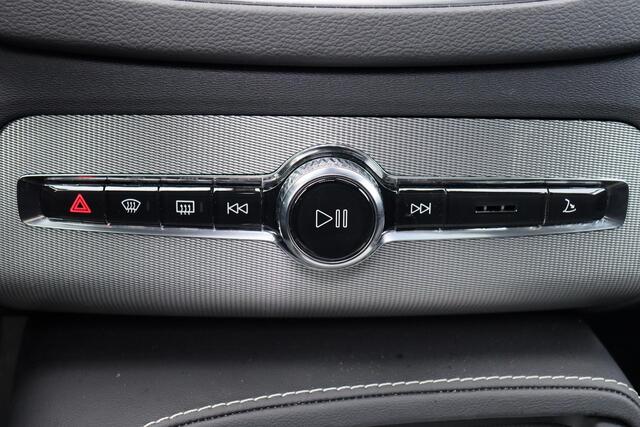 Volvo XC90 T8 Recharge AWD Plus Bright - LONG RANGE - Panorama/schuifdak - IntelliSafe Assist & Surround - 360º Camera - Harman/Kardon audio - Adaptieve LED koplampen - Verwarmde voorstoelen, stuur & achterbank - Parkeersensoren voor & achter - Elektr. bedienb. voor