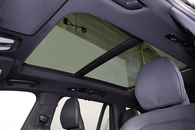 Volvo XC90 T8 Recharge AWD Ultimate Dark - LONG RANGE - Luchtvering - Panorama/schuifdak - IntelliSafe Assist & Surround - 360º Camera Bowers & Wilkins audio - Verwarmde voorstoelen, stuur & achterbank - Parkeersensoren voor & achter - Elektr. bedienb. voorstoelen 