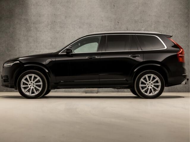 Volvo XC90 2.0 T8 Twin Engine AWD Inscription 7 Persoons 408Pk Automaat (PANORAMADAK, LUCHTVERING, APPLE CARPLAY, BOWERS&WILKINS, MEMORY SEATS, COGNAC LEDER, HEAD-UP DISPLAY, KEYLESS, GETINT GLAS, 360 CAMERA, ZWART HEMEL, NIEUWSTAAT)