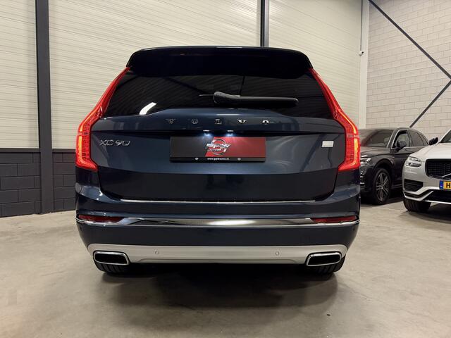 Volvo XC90 T8 Recharge AWD Inscription 7P. PANO/HEAD-UP/H&K/360CAMERA/MEMORY/KEYLESS/ACC/PILOT-ASSIST/20"/ELECTR.TREKHAAK/DENIM BLUE MET BROWN LEATHER EN WALNOOT INLEG, UNIEKE AUTO!!