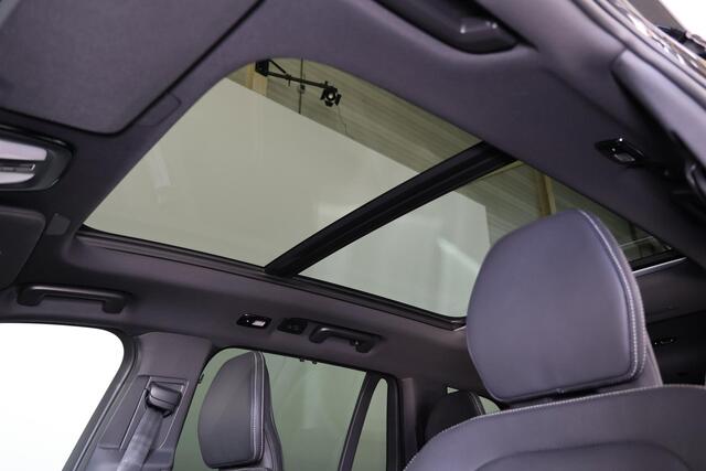 Volvo XC90 T8 Recharge AWD Ultra Dark - LONG RANGE - Luchtvering - IntelliSafe Assist & Surround - 360º Camera - Verwarmde voorstoelen, stuur & achterbank - Parkeersensoren voor & achter - Elektr. bedienb. voorstoelen met geheugen - Draadloze tel. lader - Head up di