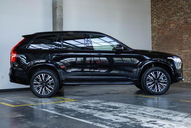 Volvo XC90 T8 Plug-in hybrid AWD Ultra Dark | Nappa lederen bekleding | Bowers & Wilkins premium audio | 20" Lichtmetalen velgen | 360° parkeercamera | Stoelverwarming | Parkeersensoren voor + achter | Luchtvering | Wegklapbare trekhaak | Google infotaiment