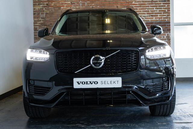 Volvo XC90 T8 Plug-in hybrid AWD Ultra Dark | Nappa lederen bekleding | Bowers & Wilkins premium audio | 20" Lichtmetalen velgen | 360° parkeercamera | Stoelverwarming | Parkeersensoren voor + achter | Luchtvering | Wegklapbare trekhaak | Google infotaiment