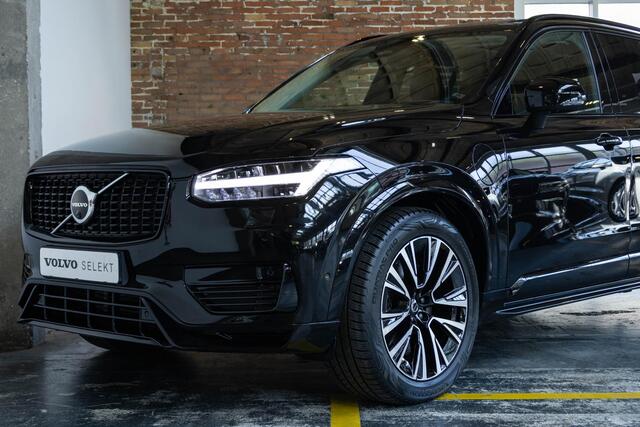 Volvo XC90 T8 Plug-in hybrid AWD Ultra Dark | Nappa lederen bekleding | Bowers & Wilkins premium audio | 20" Lichtmetalen velgen | 360° parkeercamera | Stoelverwarming | Parkeersensoren voor + achter | Luchtvering | Wegklapbare trekhaak | Google infotaiment