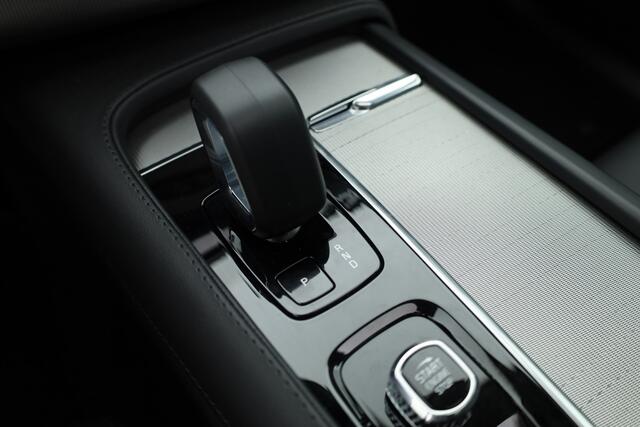 Volvo XC90 2.0 T8 Recharge AWD Plus Dark | Trekhaak | Pano | 360 Camera | 4x stoel + stuurverwar. |