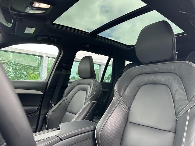 Volvo XC90 T8 Recharge AWD Ultimate Dark / Luchtvering / Trekhaak / Pano. dak / 455 PK / Bowers & Wilkins / 360 camera / Verwarmde stoelen /