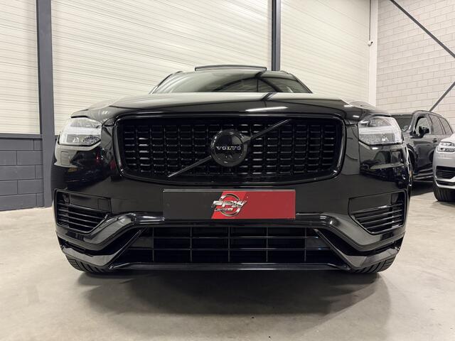 Volvo XC90 T8 Recharge AWD R-Design Long Range 455PK PANO/LUCHTVERING/TREKHAAK/HEAD-UP/360CAMERA/H&K/22"LMV/R-DESIGN EDITION PLUS DARK/BLACK ALL BLACK