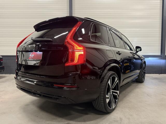 Volvo XC90 T8 Recharge AWD R-Design Long Range 455PK PANO/LUCHTVERING/TREKHAAK/HEAD-UP/360CAMERA/H&K/22"LMV/R-DESIGN EDITION PLUS DARK/BLACK ALL BLACK