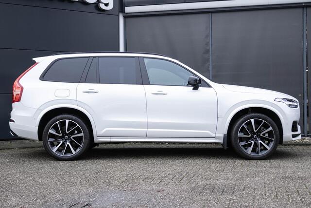 Volvo XC90 T8 Automaat Recharge AWD Ultimate Dark | Elektrisch bedienbaar glazen panoramisch schuif-/kanteldak | Luchtvering met Four-C settings | Trekhaak semi elektrisch inklapbaar | Adaptieve Cruise Control met Pilot Assist | BLIS dodehoekdetectie | 360 graden ro