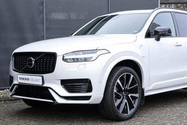 Volvo XC90 T8 Automaat Recharge AWD Ultimate Dark | Elektrisch bedienbaar glazen panoramisch schuif-/kanteldak | Luchtvering met Four-C settings | Trekhaak semi elektrisch inklapbaar | Adaptieve Cruise Control met Pilot Assist | BLIS dodehoekdetectie | 360 graden ro