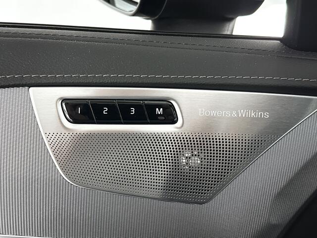 Volvo XC90 T8 Aut. Recharge AWD Ultimate Dark | Bowers & Wilkins | Luchtvering | Panoramadak | 360° camera