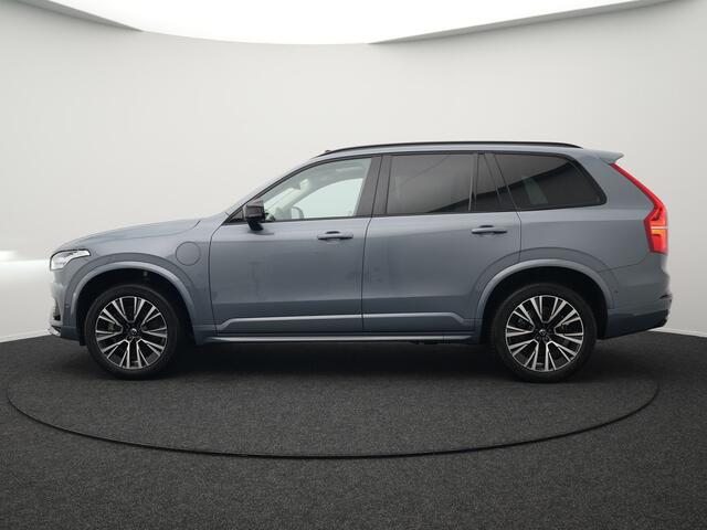 Volvo XC90 T8 Recharge AWD Plus Dark 456pk Plug In Hybrid Long Range PHEV | Panodak | Adaptive Cruise | Luxe Lederen Sportstoelen Memory & Ventilatie | 360 Camera | Harman Kardon | Google Maps | Keyless |