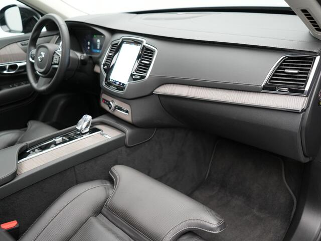 Volvo XC90 T8 Recharge AWD Plus Dark 456pk Plug In Hybrid Long Range PHEV | Panodak | Adaptive Cruise | Luxe Lederen Sportstoelen Memory & Ventilatie | 360 Camera | Harman Kardon | Google Maps | Keyless |