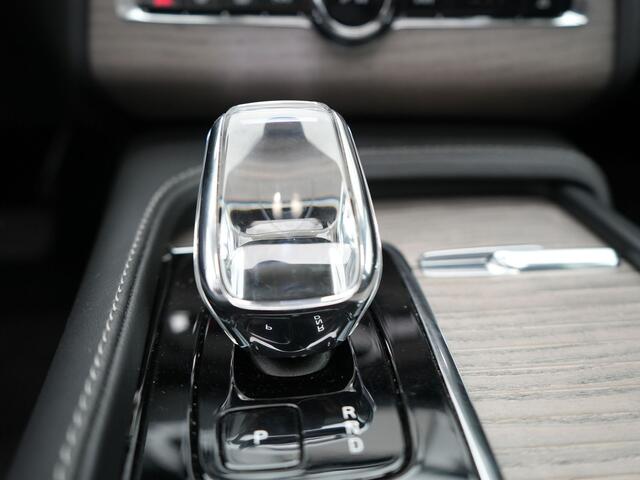 Volvo XC90 T8 Recharge AWD Plus Dark 456pk Plug In Hybrid Long Range PHEV | Panodak | Adaptive Cruise | Luxe Lederen Sportstoelen Memory & Ventilatie | 360 Camera | Harman Kardon | Google Maps | Keyless |