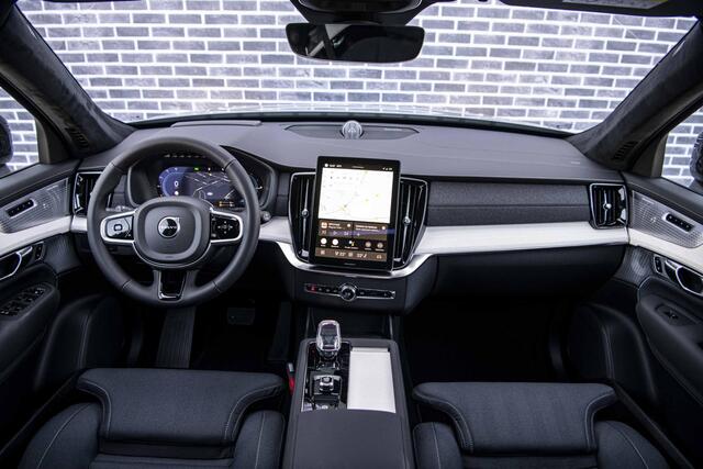 Volvo XC90 2.0 T8 Plug-in hybrid AWD Ultra Dark | Facelift | Black Pack | Selected Level | Heico | Bowers & Wilkins | Gelamineerd Glas | Luchtvering | 22" Velgen |