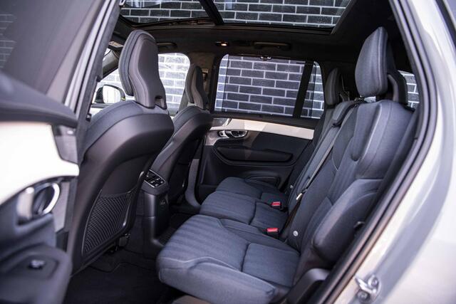 Volvo XC90 2.0 T8 Plug-in hybrid AWD Ultra Dark | Facelift | Black Pack | Selected Level | Heico | Bowers & Wilkins | Gelamineerd Glas | Luchtvering | 22" Velgen |