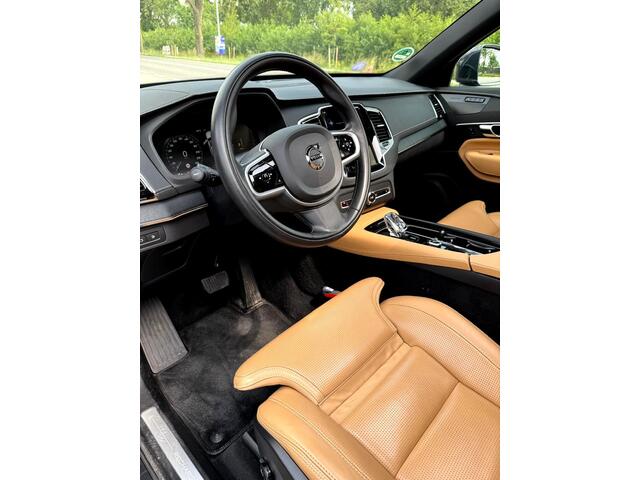 Volvo XC90 2.0 T8 Long Range AWD 335kW/455pk Aut8 Recharge Inscription 7P LUCHTVERING + PANORAMADAK + HARMAN/KARDON + STOELVERWARMING-&VENTILATIE + PILOT ASSIST + ADAPT.CRUISE + 360 CAMERA + LANE ASSIST + NAVI + BLIS + EL.TREKHAAK + PARKSENSOREN + 21" LM-VELGEN!!