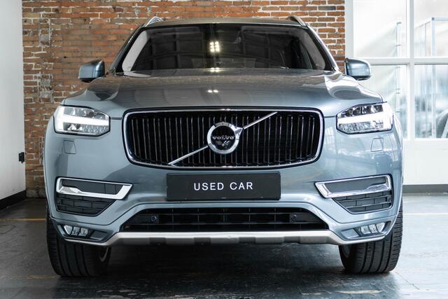 Volvo XC90 D5 Automaat AWD Momentum | Dealeronderhouden | Bowers & Wilkins premium audio | Luchtvering | Stoelverwarming | Stuurwielverwarming | Parkeerverwarming | 360° parkeercamera | Adaptive cruise control | Exterieur styling kit | 20" Lichtmetalen velgen |
