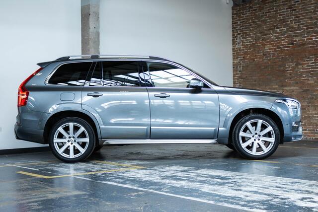 Volvo XC90 D5 Automaat AWD Momentum | Dealeronderhouden | Bowers & Wilkins premium audio | Luchtvering | Stoelverwarming | Stuurwielverwarming | Parkeerverwarming | 360° parkeercamera | Adaptive cruise control | Exterieur styling kit | 20" Lichtmetalen velgen |