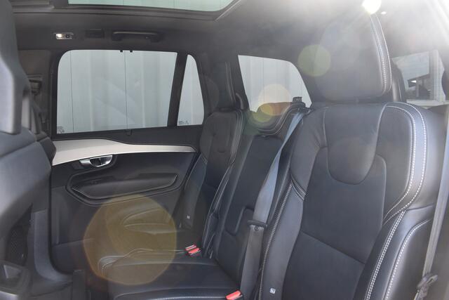 Volvo XC90 B5 AWD R-Design Intro Edition Diesel | Trekhaak | Luchtvering | Stoelen met geheugen | Blis | Pano dak |