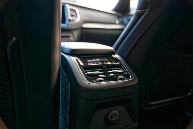 Volvo XC90 2.0 T8 Recharge AWD R-Design Luchtvering, Panoramadak, Longe Range, 22" LM velgen, Camera, enz