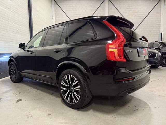 Volvo XC90 T8 Recharge AWD R-Design BLACK LONG RANGE PANO/TREKHAAK/HEAD-UP/MEMORY/H&K/CAMERA/ACC/PILOT-ASSIST/KEYLESS/LEER-SPORT/GOOGLE/PRIVACY/20"/ULTIMATE DARK/NET OH BEURT GEHAD BIJ VOLVO/NIEUW MODEL 2023 MET NIEUWE DASHBOARD