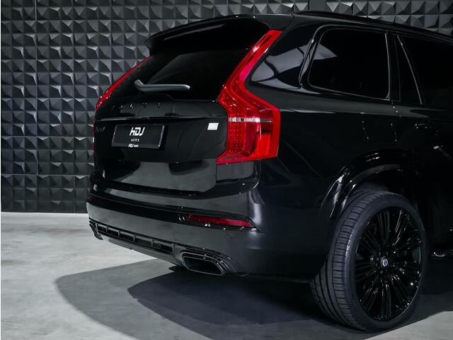 Volvo XC90 2.0 T8 Recharge AWD R-Design | All Black | Cognac Leer | H&K | HUD | Pano | BLIS | Trekh. |