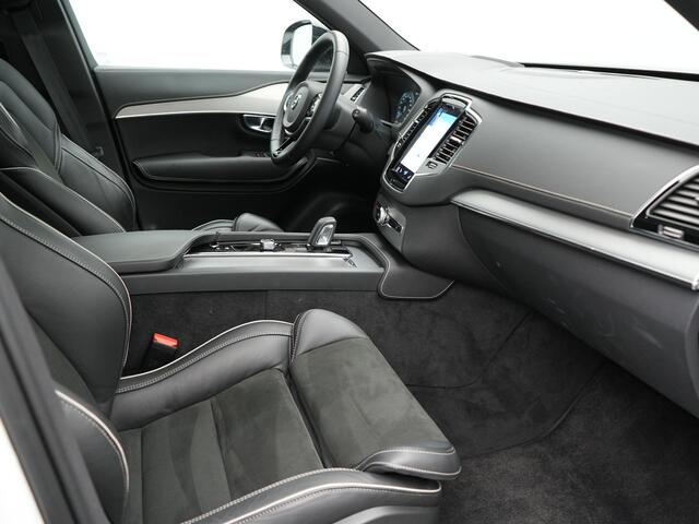 Volvo XC90 T8 Recharge AWD R-Design Plug In Hybrid 456pk 7 Persoons Long Range Dealer O.H. INCL BTW PHEV | Panodak | Alcantara Sportstoelen Memory | Adaptive Cruise | Harman Kardon | Pilot Assist | Head Up | 360 Camera | L.M. 20" | Apple Carplay | Navigatie | DAB |