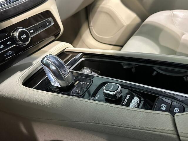 Volvo XC90 T8 Aut. Momentum ACC Panoramadak Trekhaak 360Camera 407pk