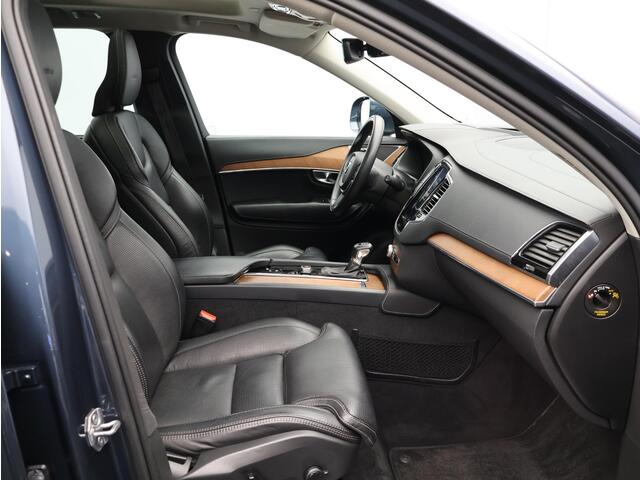 Volvo XC90 T5 250PK AWD Inscription / Trekhaak / Head Up / Nappa Leder Met Ventilatie / Panoramisch Dak / Keyless / Standkachel / Full Led / Verwarmbaar Stuurwiel + Voorstoelen + Achterbank /
