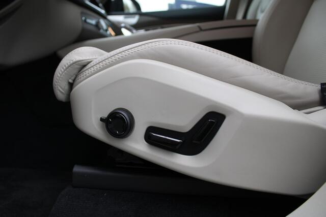 Volvo XC90 T8 AWD AUT8 455PK Ultra Dark, Bowers & Wilkins audiosysteem | 360 graden camera | Massagefunctie | Geventileerde voorstoelen | Luchtvering | 21" Lichtmetalen velgen | Extra getinte ruiten achter | Panoramisch schuif/kantel dak | Elektrisch Verstelbare st