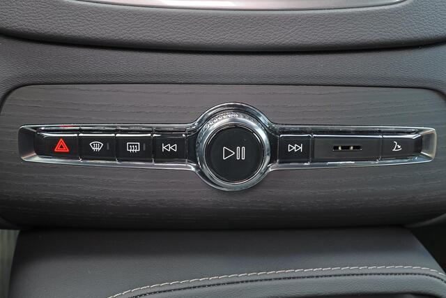 Volvo XC90 T8 Recharge AWD Plus Dark - LONG RANGE - Luchtvering - Panorama/schuifdak - IntelliSafe Assist & Surround - 360º Camera - Harman/Kardon audio - Adaptieve LED koplampen - Verwarmde voorstoelen, stuur & achterbank - Parkeersensoren voor & achter - Elektr. b