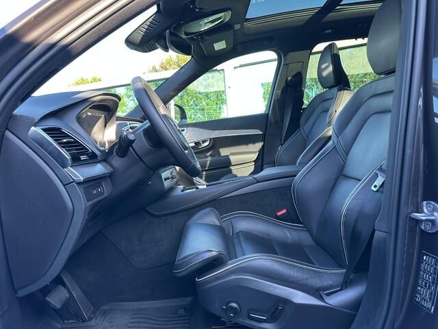 Volvo XC90 2.0 T8 Recharge AWD Ultra Dark / Trekhaak / Pano. dak / Luchtvering / Head-up display / Bowers & Wilkins / 22" velgen / Elek. verstelbare stoelen / Stoelen voor + achter en stuur verwarmd /
