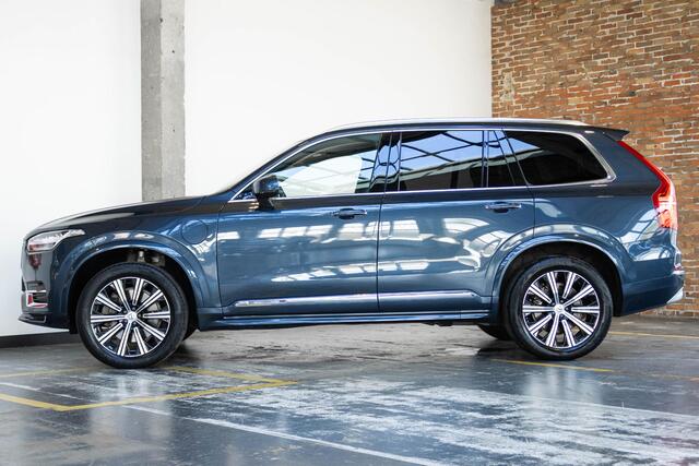 Volvo XC90 T8 Recharge AWD Inscription | Verwarmbare voorstoelen | Verwarmbaar stuurwiel | Premium audio by Harman Kardon | Panoramadak | Rondom zichtcamera | 20 inch Lichtmetalen velgen | Semi elektrische trekhaak