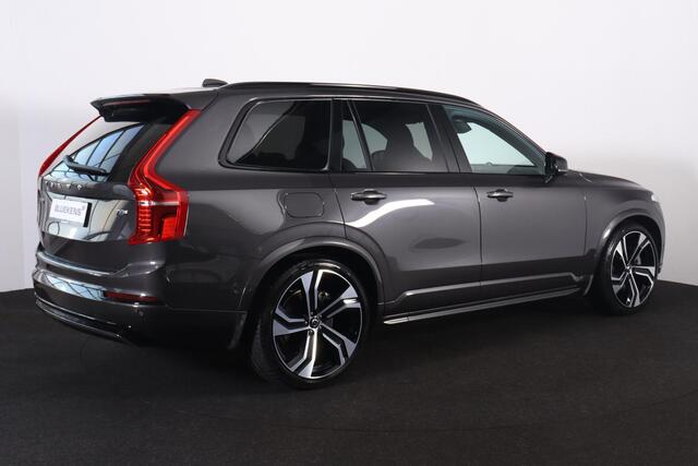 Volvo XC90 T8 Recharge AWD Ultra Dark - Luchtvering - Panorama/schuifdak - IntelliSafe Assist & Surround - 360º Camera - Bowers & Wilkins audio - Adaptieve LED koplampen - Verwarmde voorstoelen, stuur & achterbank - Parkeersensoren voor & achter - Elektr. bedienb. v