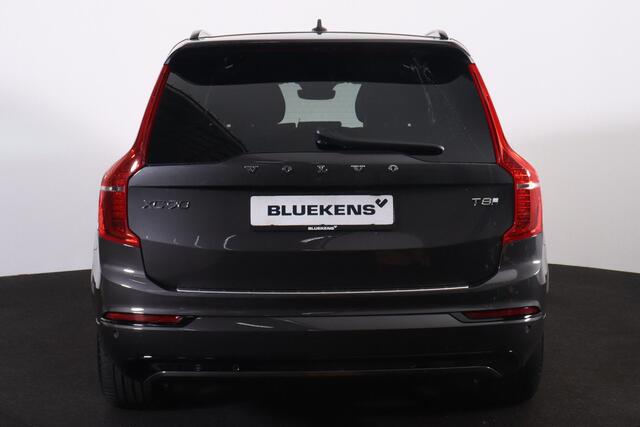 Volvo XC90 T8 Recharge AWD Ultra Dark - LONG RANGE - Luchtvering - Panorama/schuifdak - IntelliSafe Assist & Surround - 360º Camera - Adaptieve LED koplampen - Verwarmde voorstoelen, stuur & achterbank - Parkeersensoren voor & achter - Elektr. bedienb. voorstoelen m