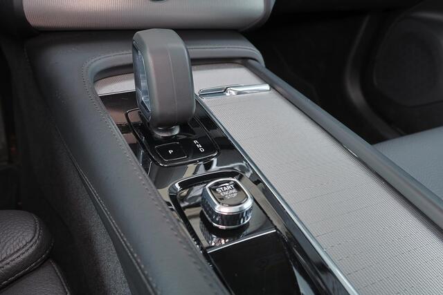 Volvo XC90 T8 Recharge AWD Ultra Bright - LONG RANGE - Panorama/schuifdak - IntelliSafe Assist & Surround - 360º Camera - Harman/Kardon audio - Adaptieve LED koplampen - Verwarmde voorstoelen, stuur & achterbank - Parkeersensoren voor & achter - Elektr. bedienb. voo