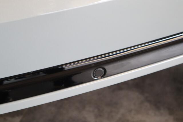 Volvo XC90 2.0 T8 Plug-in hybrid AWD Ultra Dark Panoramadak ACC Luchtvering 7Persoons Trekhaak