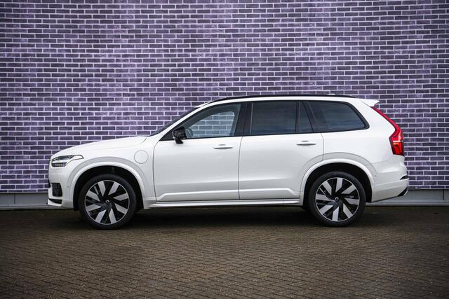 Volvo XC90 2.0 T8 Recharge AWD Ultimate Dark | Bowers & Wilkins Audio | Luchtvering | Trekhaak | Sportstoelen | Standkachel | Panoramadak | 360 camera | Head-up display | 4 zone climate control | Google Maps navigatie | Gelamineerd zijruiten | Nubuck hemelbekleding 