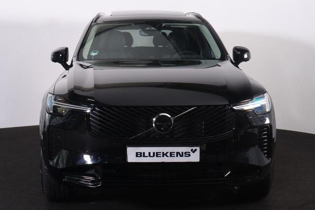 Volvo XC90 T8 Recharge AWD Ultra Dark - Luchtvering - Panorama/schuifdak - IntelliSafe Assist & Surround - 360º Camera - Bowers & Wilkins audio - Verwarmde voorstoelen, stuur & achterbank - Parkeersensoren voor & achter - Elektr. bedienb. voorstoelen met geheugen - 