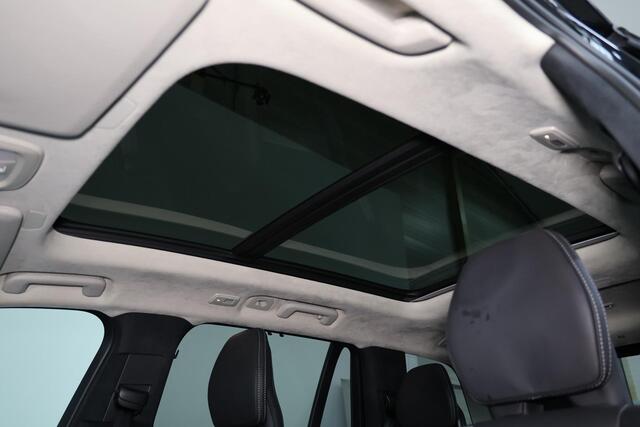 Volvo XC90 T8 Recharge AWD Ultra Dark - Luchtvering - Panorama/schuifdak - IntelliSafe Assist & Surround - 360º Camera - Bowers & Wilkins audio - Verwarmde voorstoelen, stuur & achterbank - Parkeersensoren voor & achter - Elektr. bedienb. voorstoelen met geheugen - 