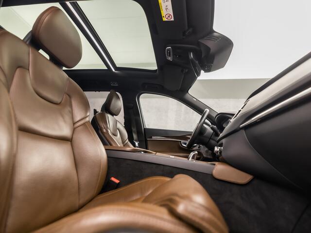 Volvo XC90 2.0 T8 Recharge AWD Plus Dark Automaat (PANORAMADAK, LUCHTVERING, BOWERS&WILKINS, MEMORY SEATS, MASSAGE, STOELVERWARMING/KOELING, CAMERA, HOUT INLEG, ZWART HEMEL, NIEUWSTAAT)