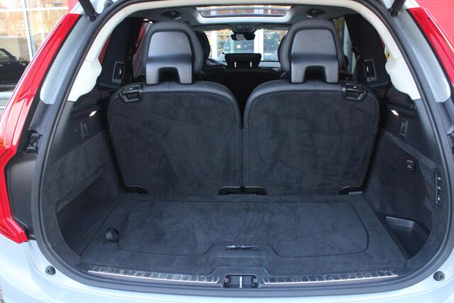 Volvo XC90 2.0 T8 455PK RECHARGE AWD ULTIMATE DARK | LUCHTVERING | PANORAMISCH SCHUIF / KANTELDAK | ELEKTRISCH UITKLAPBARE TREKHAAK | HEAD-UP DISPLAY | NAVIGATIE VIA GOOGLE-MAPS | ELEKTRISCH VERSTELBARE VOOR STOELEN MET GEHEUGEN | VOORSTOELEN VERWARMBAAR | ACHTERBAN