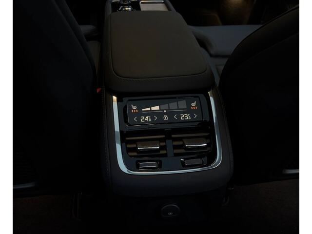 Volvo XC90 T8 Plus Dark Facelift Plug-in hybrid AWD ** Trekhaak ** HUD ** Panodak ** 360 camera ** Bowers & Wilkins