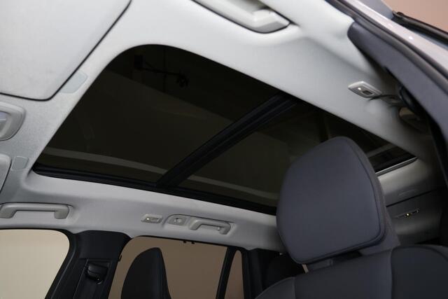 Volvo XC90 T8 Recharge AWD Ultra Dark - Panorama/schuifdak - IntelliSafe Assist & Surround - 360º Camera - Harman/Kardon audio - Adaptieve LED koplampen - Verwarmde voorstoelen, stuur & achterbank - Parkeersensoren voor & achter - Elektr. bedienb. voorstoelen met ge