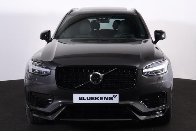Volvo XC90 T8 Recharge AWD Ultimate Dark - LONG RANGE - Luchtvering - Panorama/schuifdak - IntelliSafe Assist & Surround - 360º Camera - Bowers & Wilkins audio - Adaptieve LED koplampen - Verwarmde voorstoelen, stuur & achterbank - Parkeersensoren voor & achter - El