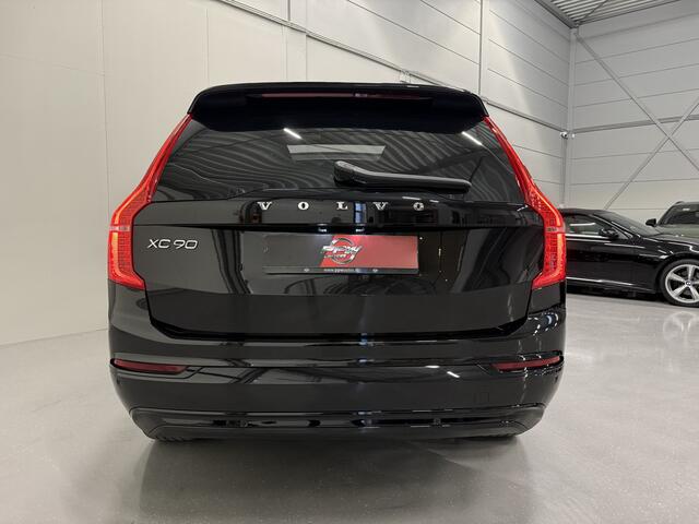 Volvo XC90 T8 Recharge AWD R-Design PANO/B&W/LUCHTVERING/HEAD-UP/360CAMERA/MASSAGE+VENTILATIE/22"LMV/DONKERE-HEMEL/BLACK ALL BLACK EDITION/VOLLEDIGE VOLVO DEALER HISTORIE