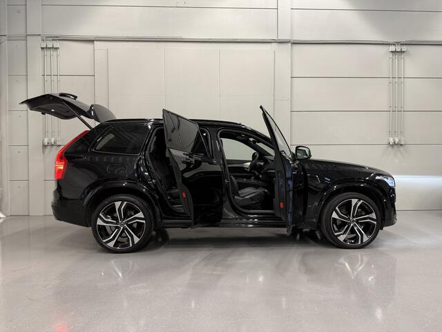 Volvo XC90 T8 Recharge AWD R-Design PANO/B&W/LUCHTVERING/HEAD-UP/360CAMERA/MASSAGE+VENTILATIE/22"LMV/DONKERE-HEMEL/BLACK ALL BLACK EDITION/VOLLEDIGE VOLVO DEALER HISTORIE