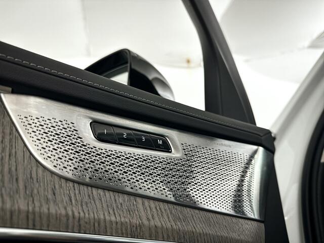 Volvo XC90 T8 Plug-in hybrid AWD Ultra Dark | Panoramadak | 360° camera | Bowers & Wilkins | Stoelventialtie | Head-up Display | Luchtvering | Trekhaak